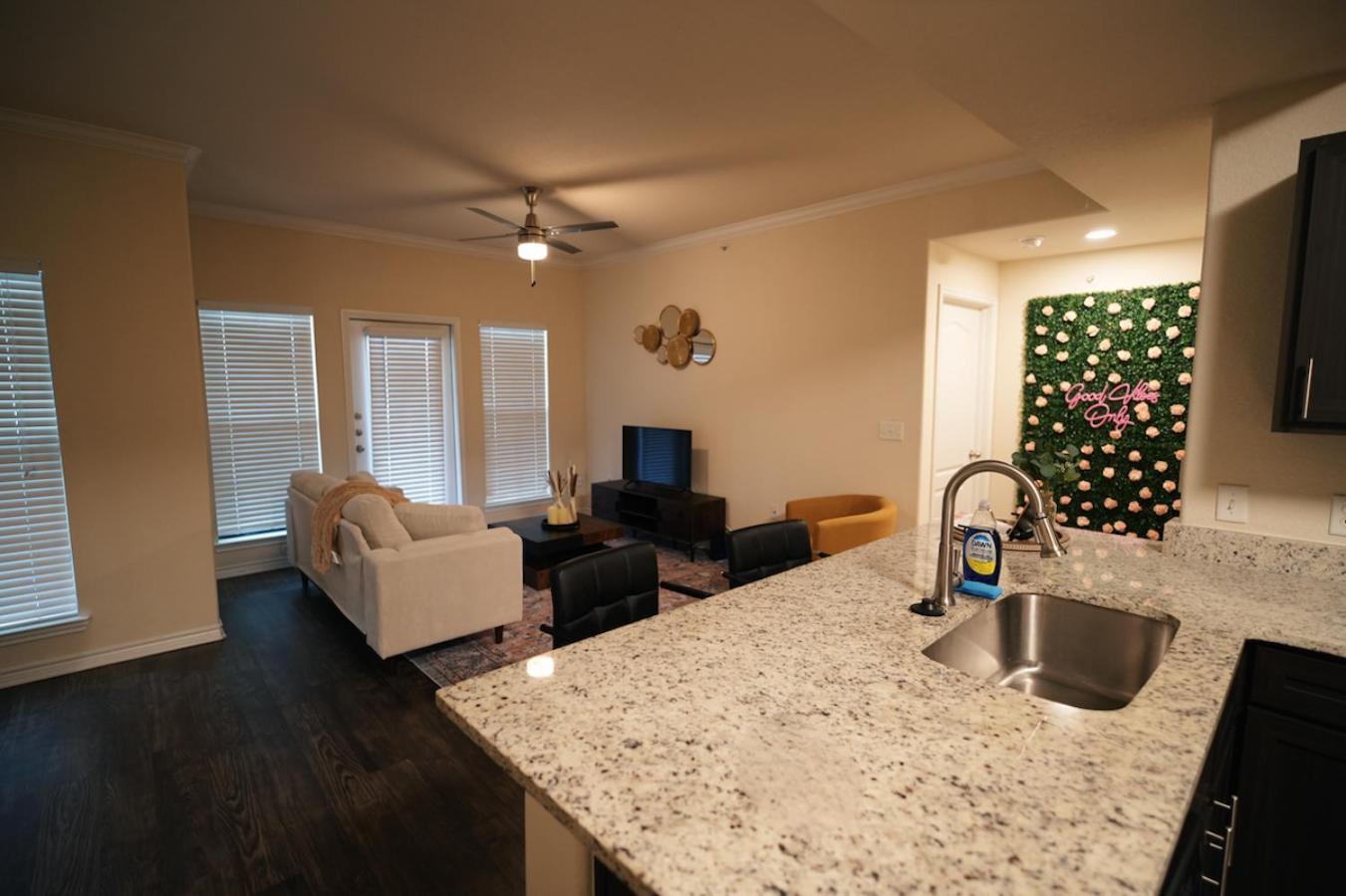 Charming 2 Bedroom, 2 Bath Apartment Austin Exterior foto